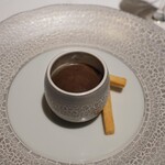 シェ・イノ - 黒トリュフのピューレをかけたフラン