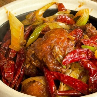 百萬中華 - 料理写真:辣子鶏ラーズーチー（935円）。